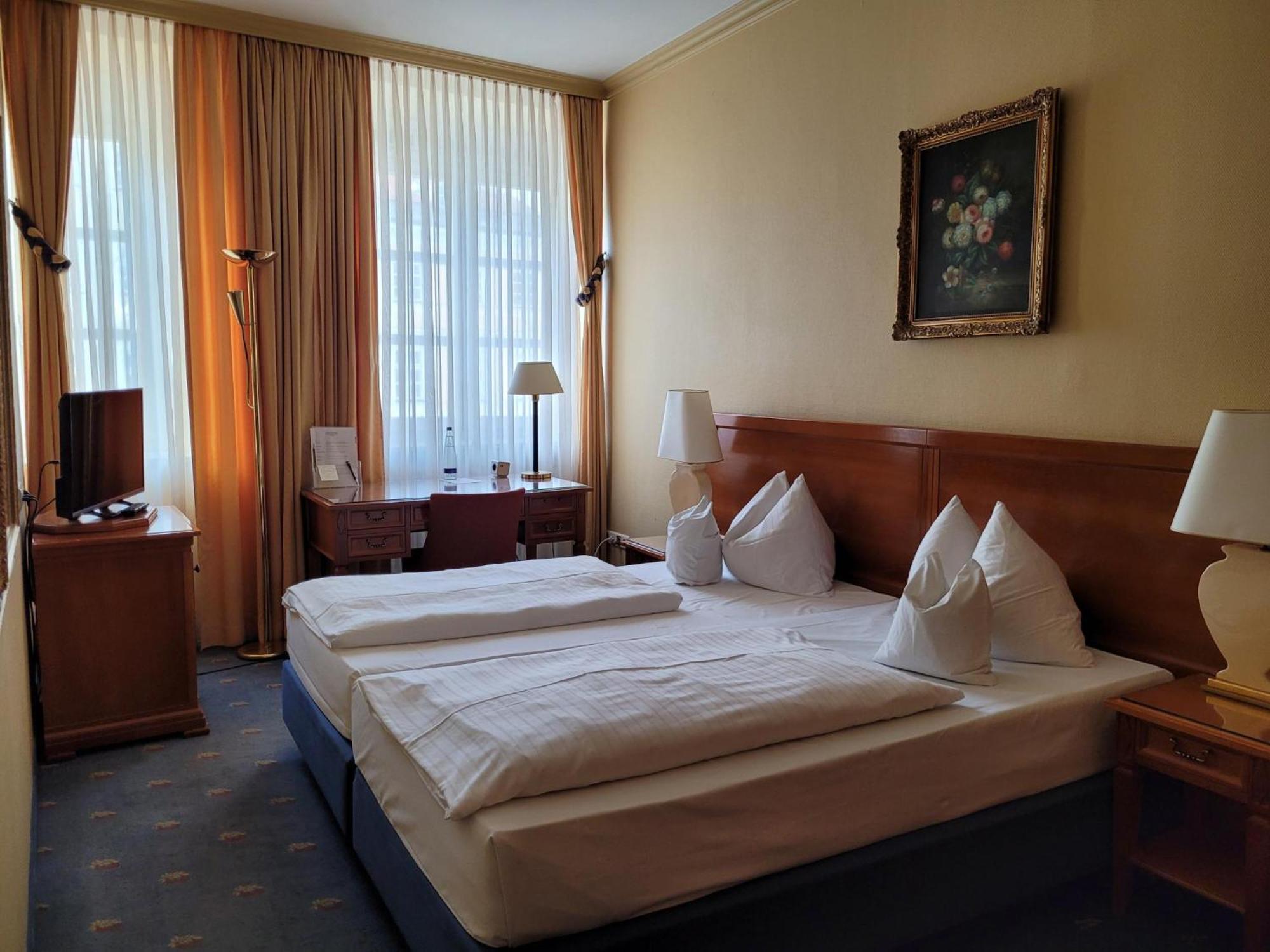 Hotel Goldene Sonne Landshut Exteriér fotografie