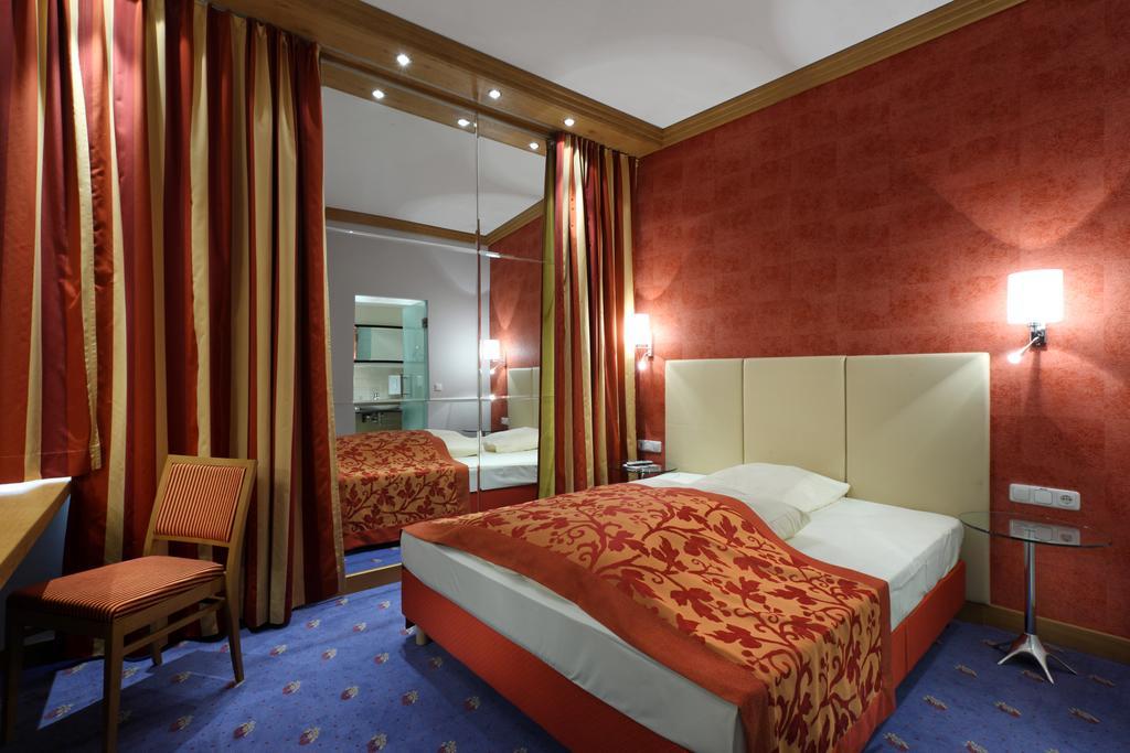 Hotel Goldene Sonne Landshut Exteriér fotografie